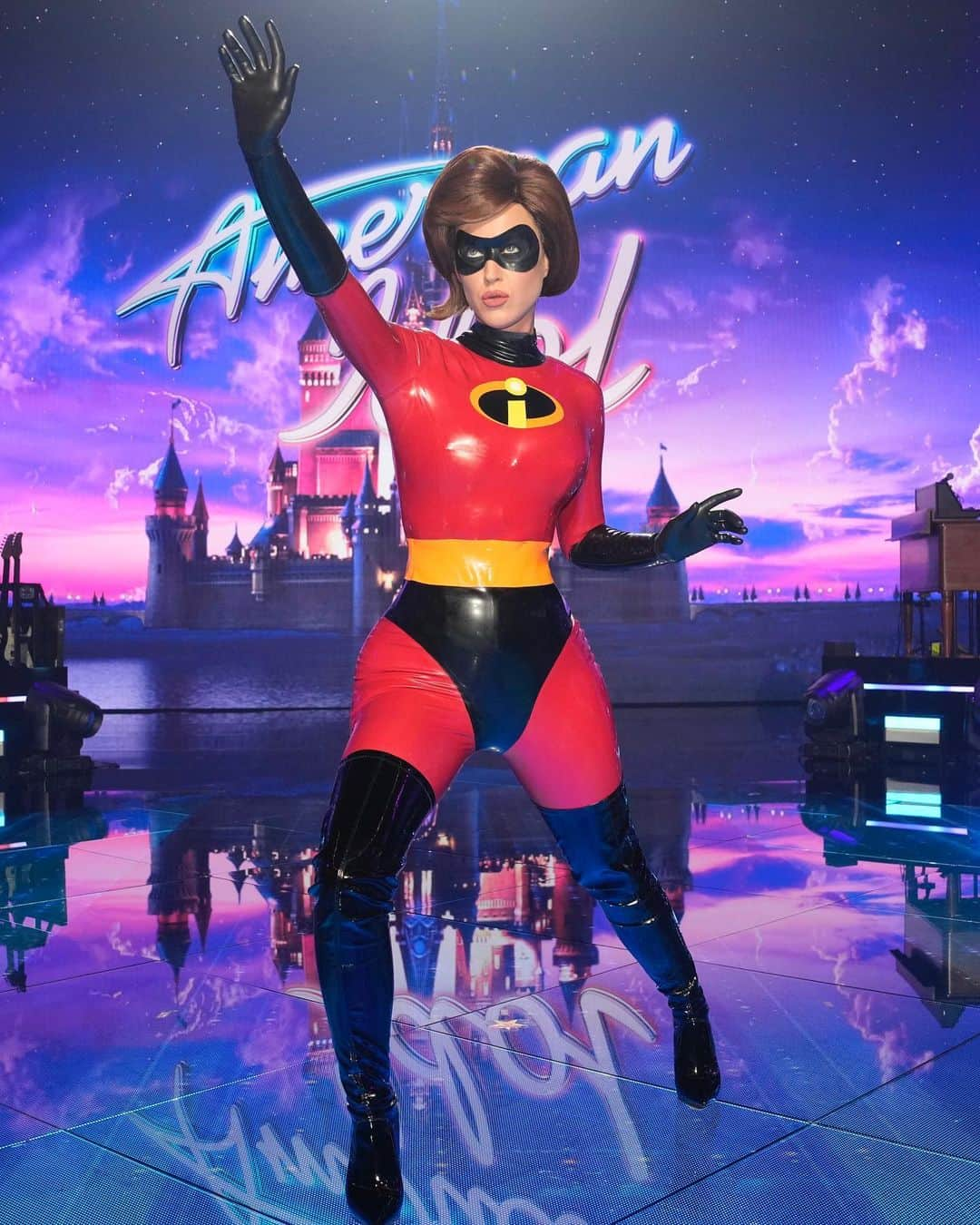 ケイティ・ペリーさんのインスタグラム写真 - (ケイティ・ペリーInstagram)「my secret identity is….  Mom ♥️ Katy Perry 🎤 Popstar ⭐️ 🇺🇸 #Idol judge   But tonight I’m ELASTIGIRL🤸🏻‍♀️❗️ #INCREDIBLES  📸: @geewonder」5月15日 10時20分 - katyperry