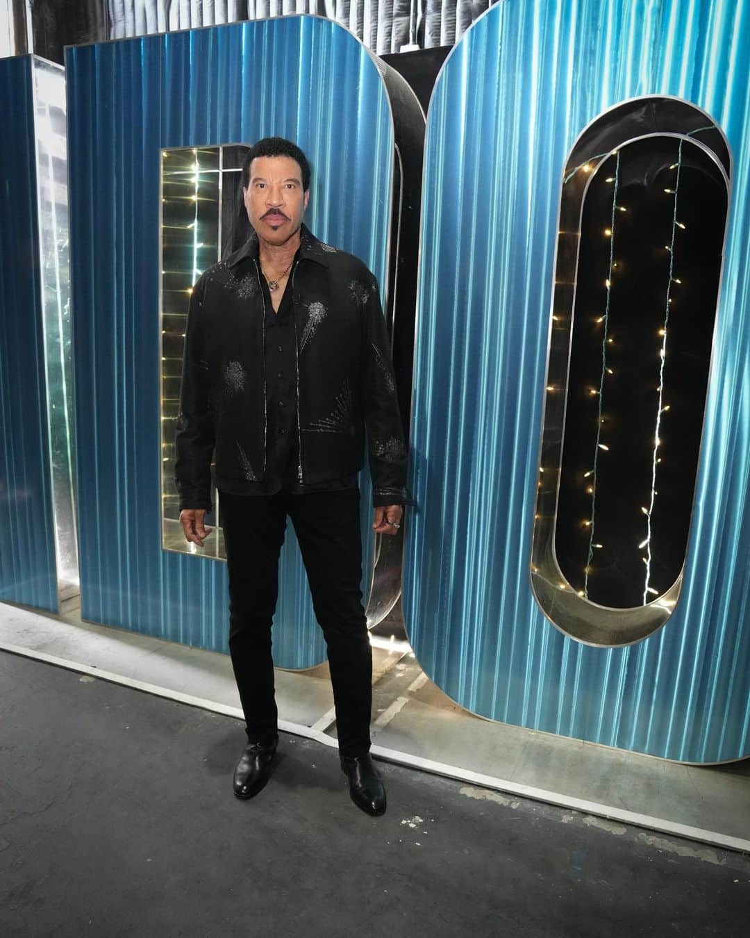ライオネル・リッチーさんのインスタグラム写真 - (ライオネル・リッチーInstagram)「Moments before hitting the #Idol stage 🕶️✨」5月15日 10時26分 - lionelrichie
