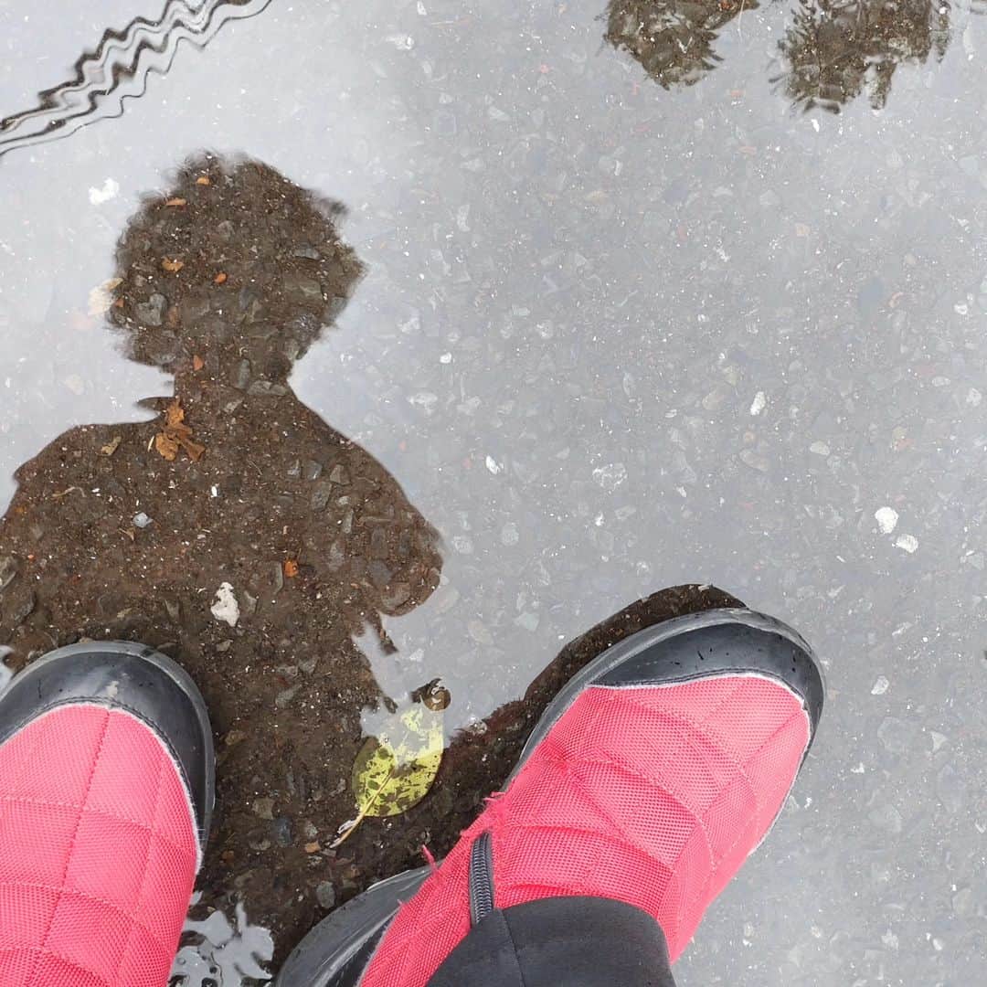 くぼてんきさんのインスタグラム写真 - (くぼてんきInstagram)「長靴と水たまりと私  #長靴 #水たまり #私 #今週も頑張りましょう」5月15日 10時39分 - kubotenki