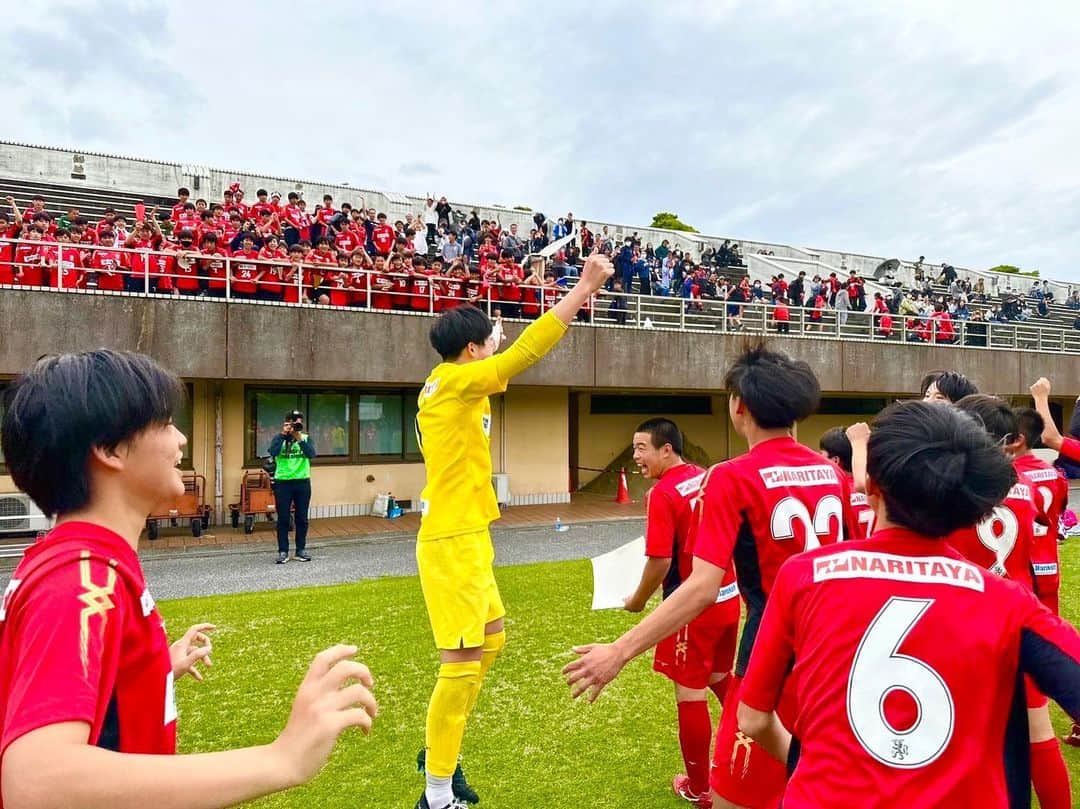 カレン・ロバートのインスタグラム：「昨日は北総ローヴァーズFC U-15がローヴァーズジュニアユースとしては初となる関東大会進出を決めました🦁👏 格上相手に大金星をおさめられたことは北総の選手たちみんなとコーチングスタッフの努力そして家族のサポートあってのことだと思っています。 本当におめでとうございます👏👏👏 臆することなく関東大会でも自分達のサッカーを表現して来てください⚽️🦁✨ #北総ローヴァーズFC#関東大会#中学生#青春」