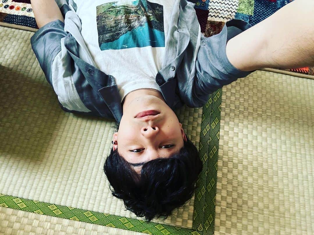 マサイのインスタグラム：「実家の和室最高だわ。」