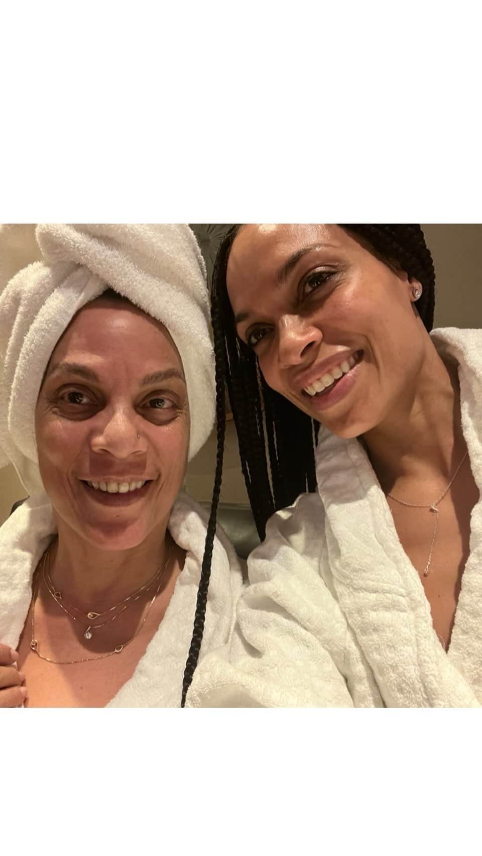 ロザリオ・ドーソンのインスタグラム：「Happy Mothers Day to all the Mama’s ✨」