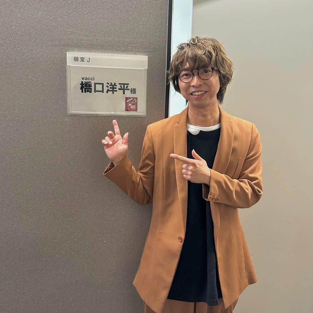 wacciのインスタグラム：「テレビ朝日系📺 『関ジャム 完全燃SHOW』 ご視聴ありがとうございました🙌  ------ 初出演し普段あまり話すことのない “ラブソングの作り方📝”という テーマでお話しさせて頂きました🎤  📱TVer・テラサ https://tver.jp/lp/episodes/epvq2lyl7m  #関ジャム #wacci @kanjam_tvasahi」