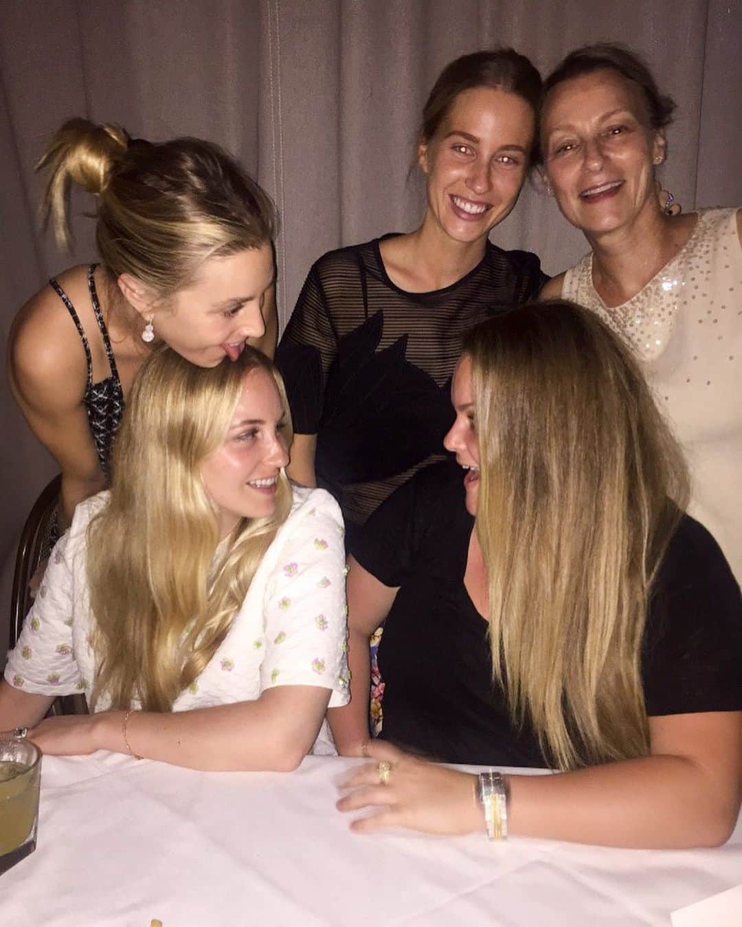 ホイットニー・ポートのインスタグラム：「Becoming a mom was a windy road. So many questions, so little control.  But having these incredible women by my side (and so many more not pictured), leading with such grace and unrelenting dedication has made it so much easier for me. This community too. The support you have shown, the stories of encouragement, the blessings, all of it. We’ve really built something special here.   Sonny’s 5 now and I’m starting to see more into his heart and I couldn’t be more delighted. He has his sh*t, don’t get me wrong, but he’s an empathetic soul with an eagerness to meet people and experience everything. These days are IT, you guys. Whether you’re a mom to a human, an animal, a plant, yourself, whatever, you’re responsible for nurturing and you deserve to be celebrated. Taking care of ourselves is tough, taking care of others is tougher if we don’t care of ourselves. ♥️♥️♥️ #happymothersday」