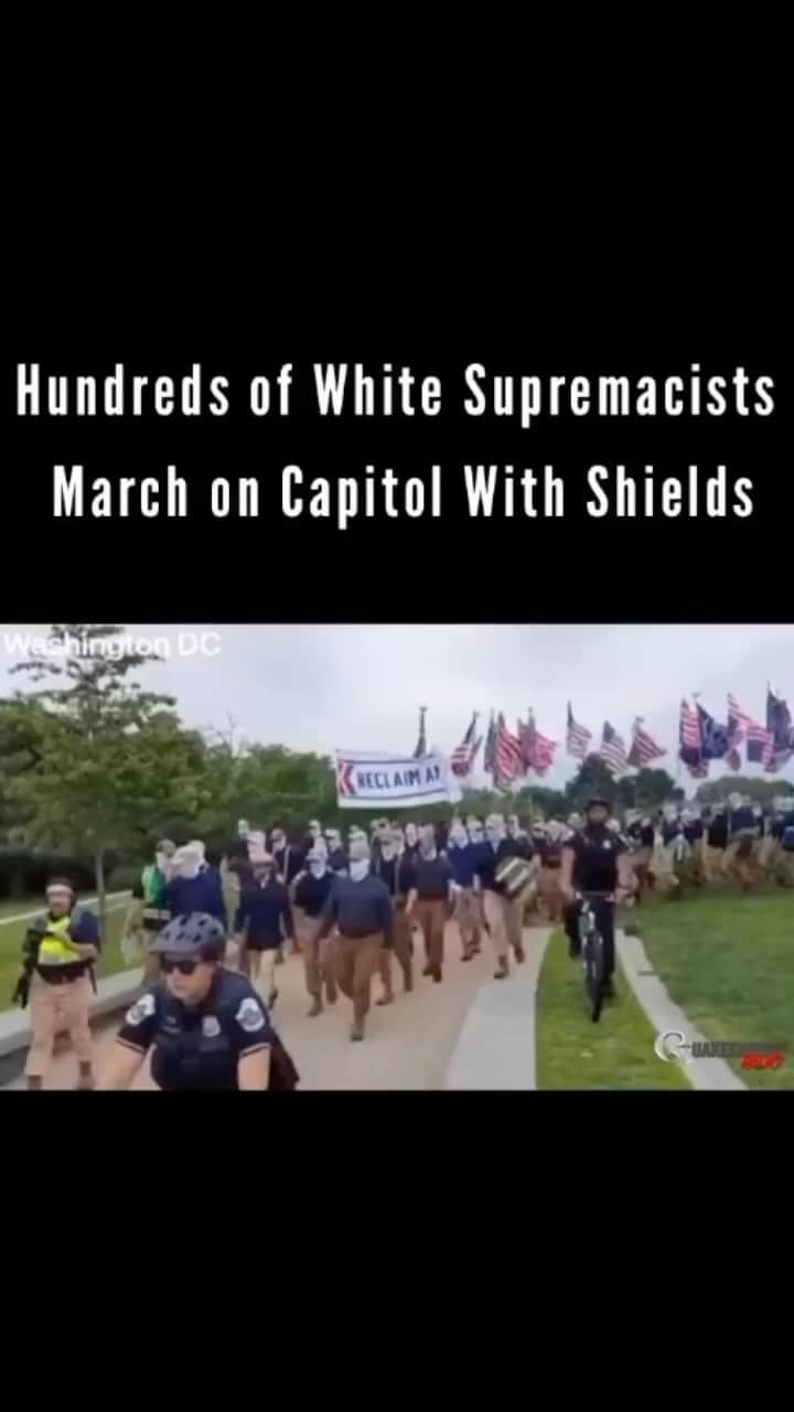 タリブ・クウェリのインスタグラム：「This is a straight up nazi rally. During National Police Week in DC which kicked off today. This is why I always speak up. This is real. Racism doesn't take a holiday so neither do I.   Repost from @realdlhughley • No rest for the wicked, not even on Mother’s Day. 🙄 #TeamDL #Merica   On Mother’s Day  ———————————— Videos posted to social media showed hundreds of members of the white supremacist group Patriot Front march to the United States Capitol carrying shields and battle drums on Saturday  At least 150 members of the far-right group, wearing masks to conceal their identity, were seen marching along the National Mall and in downtown Washington, D.C. Videos posted to Twitter showed them carrying American flags and holding signs that read, “Reclaim America.”  The march comes as experts warn about the rise of white supremacist groups and sentiment in the United States. According to a study from the Anti-Defamation League (ADL) published in March, there was a 38 percent increase in white supremacist activity from 2021 to 2022, with more than 6,700 incidents reported throughout the year 🙄」