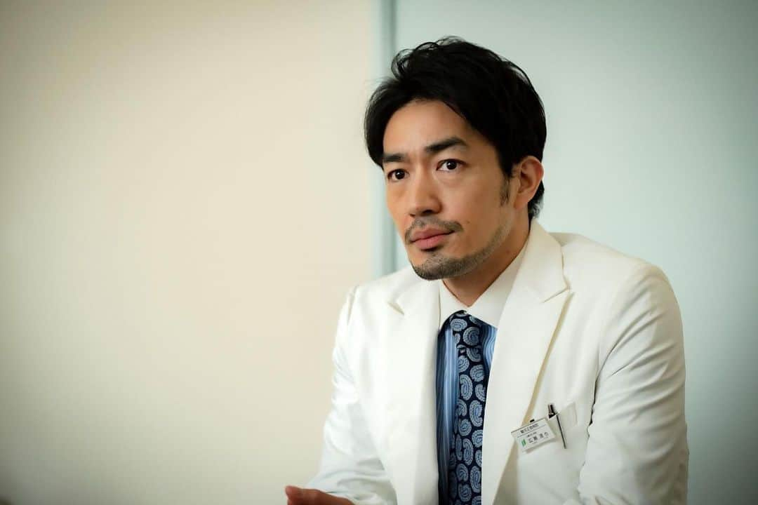 大谷亮平のインスタグラム：「スペシャルドラマ「神の手」 本日夜8時から👨‍⚕️」