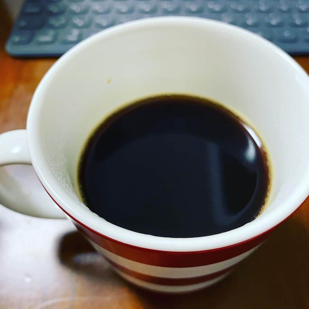 カバのインスタグラム：「コーヒーチャレンジ☕️  おはようございます！ 本日もコーヒーから！ (61日目)  今日は祇園花月でアキ新座長新喜劇の楽日です！1週間、あっちゅーまでした！ありがとうございました！ 最後まで頑張ります！ 当日券ありますので、是非ぜひ祇園花月までー！  皆さん、今日も良い一日を！  #吉本新喜劇 #カバ #コーヒーチャレンジ #苦手なコーヒーをお茶の感覚で飲めるようになるまでの道のり #コーヒー #coffee #コーヒーチャレンジ #coffeechallenge #カフェ #Cafe #MOUNT HAGEN #ARABICA CAFE #instant #吉本新喜劇 #yoshimotoshinkigeki #カバ #kaba #カフェ巡り #喫茶店巡り #カバッチグー #どーゆーそれー #次はどこでコーヒー嗜も？ #皆さん、今日も良い一日を！」
