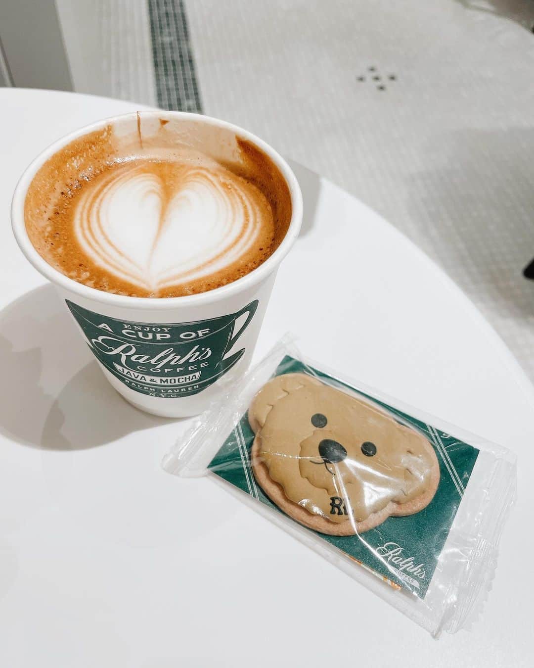 Kozue Kawabeさんのインスタグラム写真 - (Kozue KawabeInstagram)「Ralphs Coffee @ralphscoffee   可愛すぎる。またゆっくり行きたい♡」5月15日 20時52分 - miyaco8