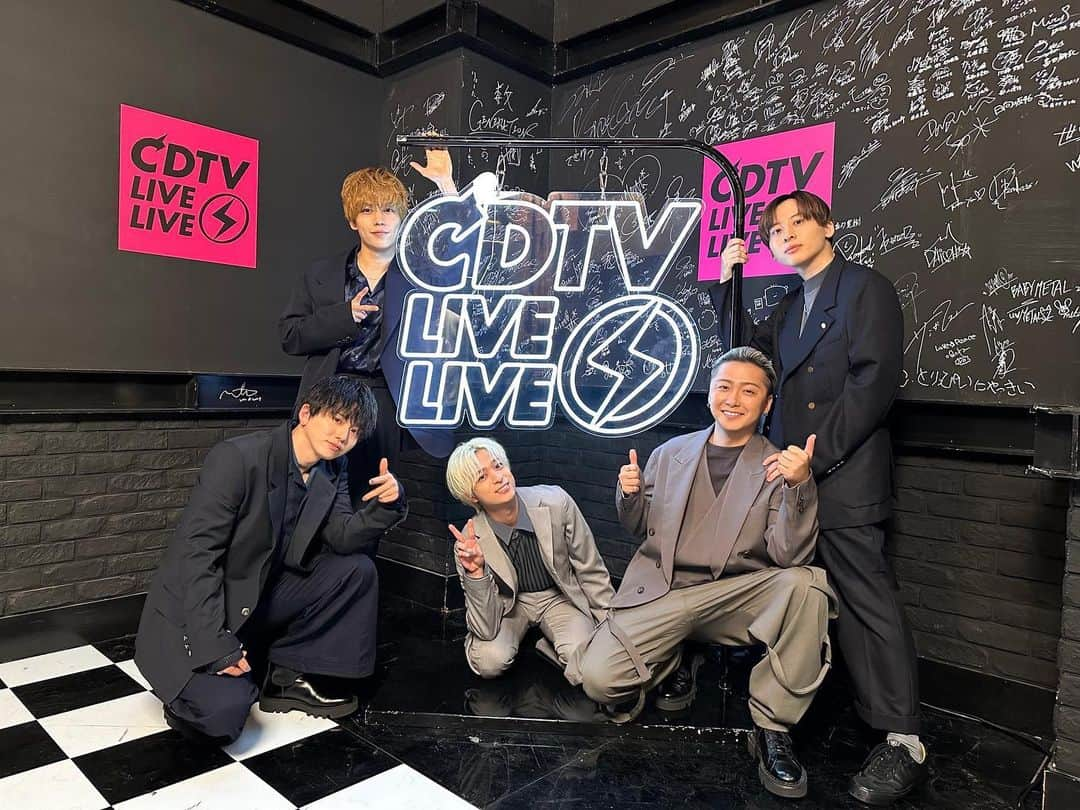 Da-iCEさんのインスタグラム写真 - (Da-iCEInstagram)「#CDTVライブライブ 新曲「#ダンデライオン」TV初披露 ありがとうございました！！  #大野雄大 #花村想太 は 「残酷な天使のテーゼ」 カバー歌唱もさせて頂きました！  @cdtv.tbs6  #SCENE #Da_iCE」5月15日 20時55分 - da_ice_staff