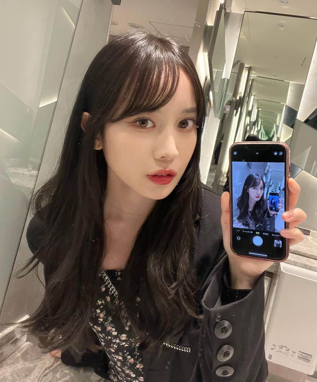 菊池せいらのインスタグラム：「やっとこの撮り方流行り乗った😹あと髪の毛暗くしたのどうかなー？🖤」