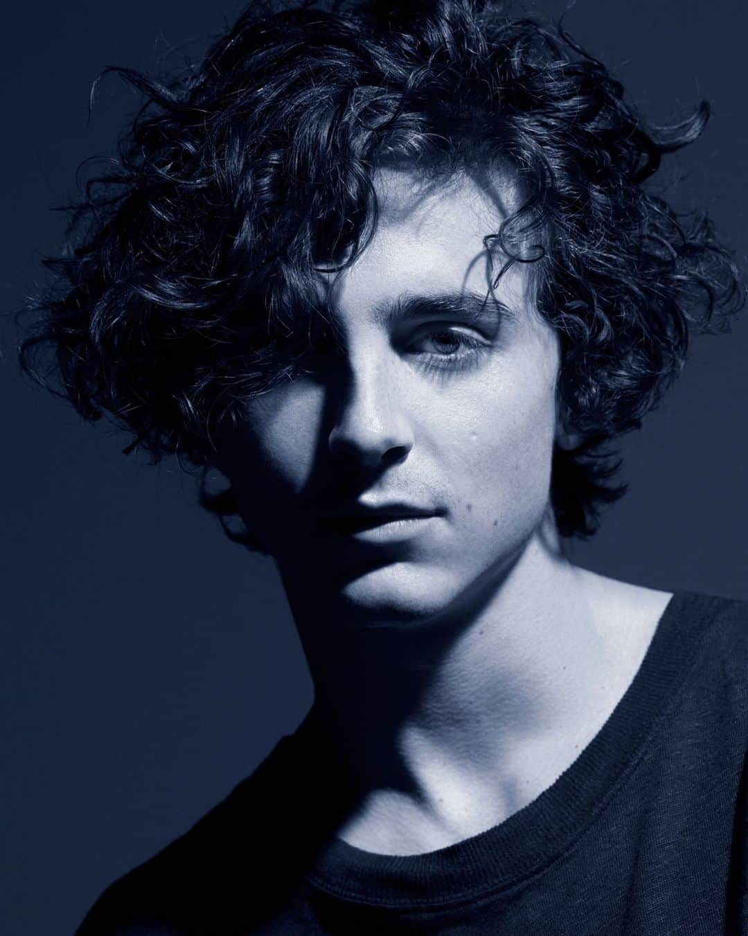 シャネルさんのインスタグラム写真 - (シャネルInstagram)「CHANEL is pleased to announce that Timothée Chalamet will serve as the fragrance ambassador for BLEU DE CHANEL. A fragrance for the man who is deeply himself.  Discover on chanel.com  @tchalamet  @mario_sorrenti   #BleuDeCHANEL #CHANELFragrance」5月15日 21時00分 - chanelofficial