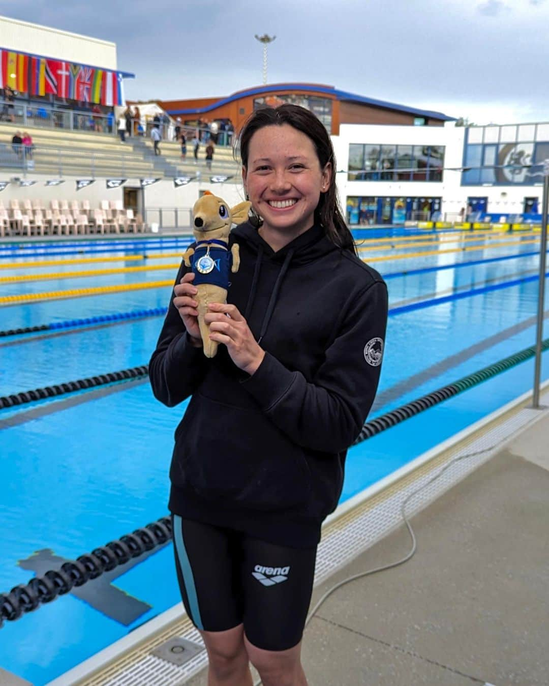 シボーン・バーナデット・ホーヒーのインスタグラム：「Some nice swims at the first stop of the @marenostrumswimtour under all sorts of weather conditions 🌧️🌬️☀️🥶😎   Merci Canet! 🇫🇷➡️🇪🇸」