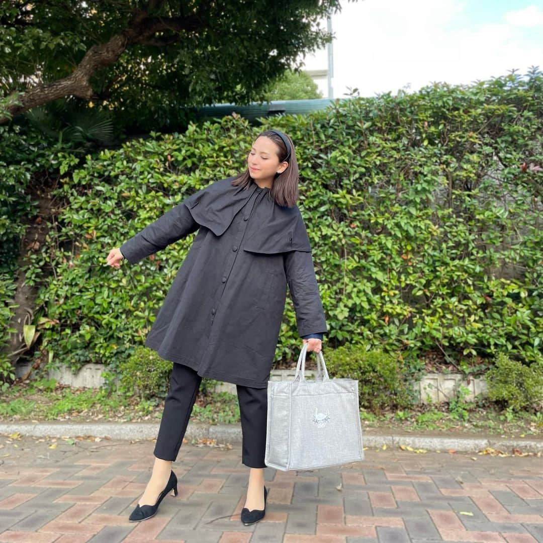 杉ありさのインスタグラム：「. お久しぶりの載せていなかった #送迎コーデ *☻  jacket #birthdaybash tops #rosymonster  pants #sono bag #seventenbymihokawahito  shoes #letalon  春だからなのか、気分的に最近blackを選んでいないから自分の中でちょっと新鮮。 そのくせ黒パン何本持っているのよってくらい色んな素材や形で持っている… 履こう。笑」