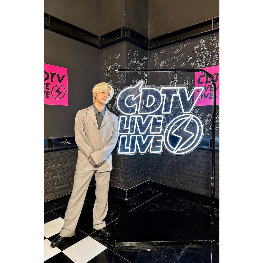 和田颯のインスタグラム：「. CDTV ライブ！ライブ！ ありがとうございました！ 披露したダンデライオンですが 本日MVも公開されたので 是非観ていただけたら嬉しいです🎞️ 感想待ってます＾＾  #CDTVライブライブ #ダンデライオン #Da_iCE」