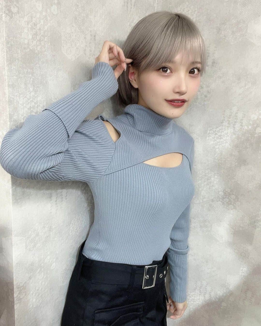 東條ゆりあのインスタグラム：「会えるの楽しみ ᐠ(  ᐢ ᵕ ᐢ )ᐟ ♡  シルバーそめてもらった、トリートメントでさらさら❕最高❕いつもありがとう❕ ( @ones_takumi )」