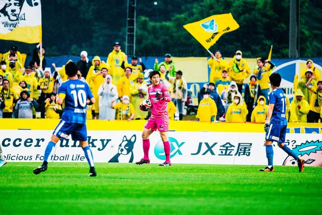 栃木SCさんのインスタグラム写真 - (栃木SCInstagram)「． GAME PHOTOS📷 ． ． 🗓5/13(土)17:00KICKOFF ⚽️明治安田生命J2リーグ第15節 🆚水戸ホーリーホック 🏟ケーズデンキスタジアム水戸 📝水戸 2-2 栃木  スタジアムで応援いただいたサポーターの皆さま、 #DAZN で共に戦っていただいた皆さま、ありがとうございました。  次節は5月17日(水)にホームで東京ヴェルディ戦です！  ➡︎📱#DAZN への加入・試聴で栃木SCを応援しよう！ http://prf.hn/click/camref:1100l38Di/creativeref:1011l20500 ． #栃木SC #TochigiSC #JLeague」5月15日 21時32分 - tochigisc_official