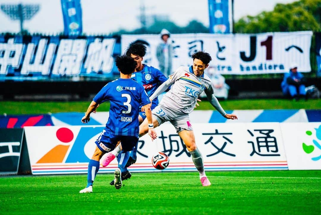 栃木SCさんのインスタグラム写真 - (栃木SCInstagram)「． GAME PHOTOS📷 ． ． 🗓5/13(土)17:00KICKOFF ⚽️明治安田生命J2リーグ第15節 🆚水戸ホーリーホック 🏟ケーズデンキスタジアム水戸 📝水戸 2-2 栃木  スタジアムで応援いただいたサポーターの皆さま、 #DAZN で共に戦っていただいた皆さま、ありがとうございました。  次節は5月17日(水)にホームで東京ヴェルディ戦です！  ➡︎📱#DAZN への加入・試聴で栃木SCを応援しよう！ http://prf.hn/click/camref:1100l38Di/creativeref:1011l20500 ． #栃木SC #TochigiSC #JLeague」5月15日 21時32分 - tochigisc_official