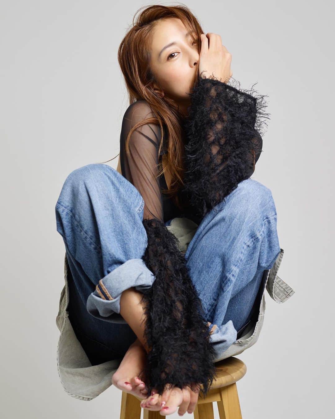 のインスタグラム：「毎日に感謝☺️ 新しいものを見たり、いろんな事に毎日刺激をもらってる✨ 悩むより楽しんでる今が幸せ🌻 #熊切あさ美  #photo @hossy_79511 #hair  @miki.nonaka  #makeup  @tomomitokuda #styling  @0501pyon #ootd  #衣装　@soeur.tokyo」