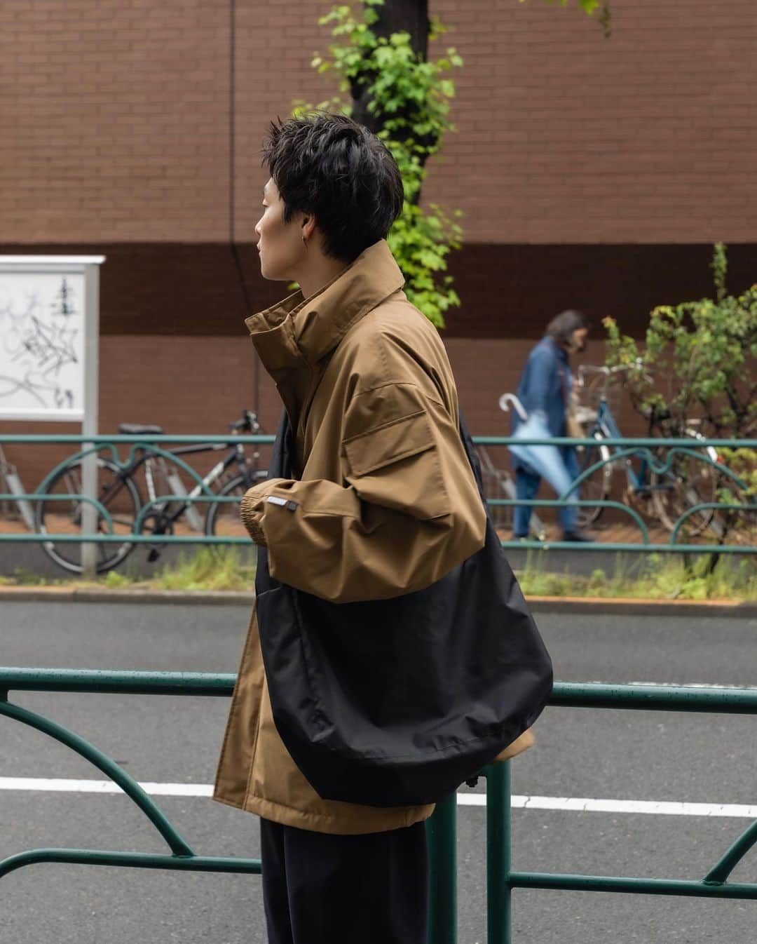 Ryoさんのインスタグラム写真 - (RyoInstagram)「Today's outfit🚶‍♂️ 雨の日はGORE-TEX頼り☔️  jacket : @daiwapier39_official  tee : @blurhms_official  pants : @ennoy_com × @daiwapier39_official × @daiwapier39_official shoes : @clarksoriginals  bag : @the_clesste  ㅤㅤㅤㅤㅤㅤㅤㅤㅤㅤㅤㅤㅤ #blurhms  #clesste #clarks #daiwapier39  #ennoy #スタイリスト私物」5月15日 21時35分 - ryo__takashima