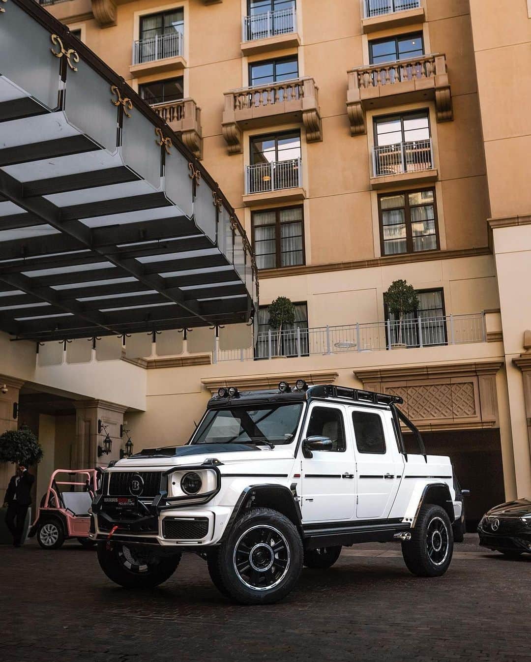 CarsWithoutLimitsさんのインスタグラム写真 - (CarsWithoutLimitsInstagram)「Now this is not your typical G Wagon. This is the BRABUS XLP 800, available with @wiresonly   #carswithoutlimits #mercedesbenz #gwagon #brabus #xlp800」5月15日 21時35分 - carswithoutlimits
