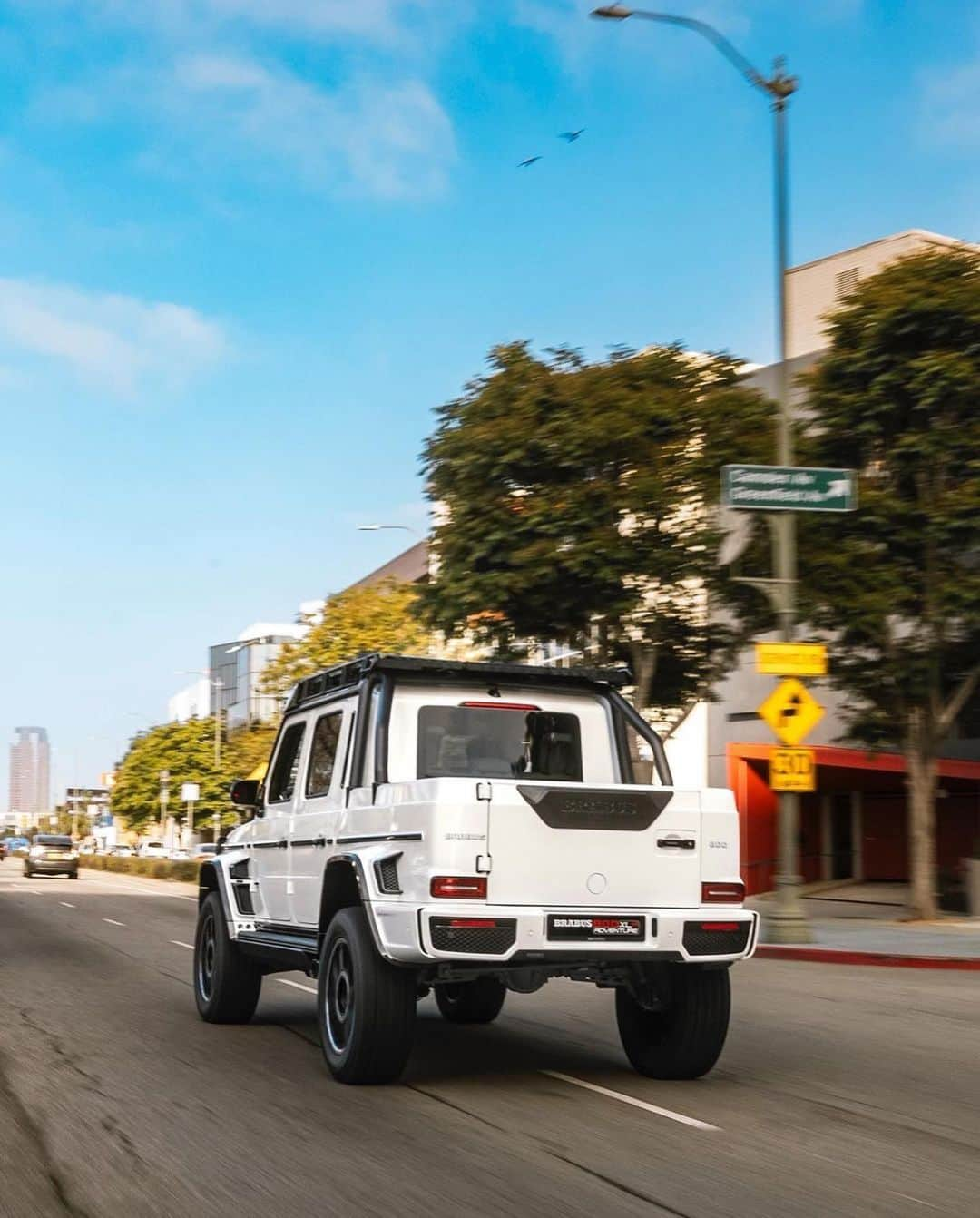 CarsWithoutLimitsさんのインスタグラム写真 - (CarsWithoutLimitsInstagram)「Now this is not your typical G Wagon. This is the BRABUS XLP 800, available with @wiresonly   #carswithoutlimits #mercedesbenz #gwagon #brabus #xlp800」5月15日 21時35分 - carswithoutlimits