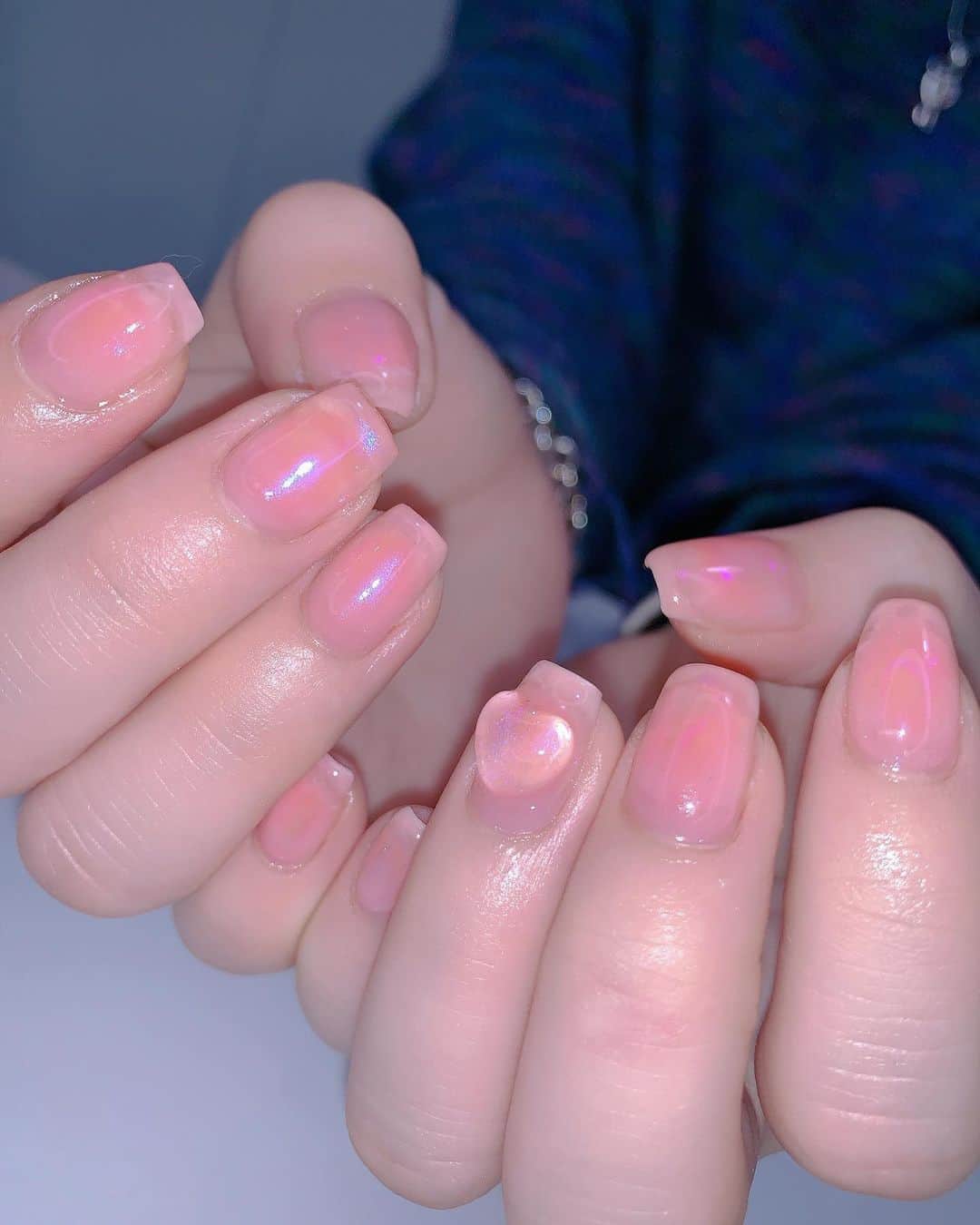 じゅりのインスタグラム：「🍑💧✨  今月のネイルと先月のネイル💅 めちゃくちゃ可愛い〜🍑♡ˎˊ˗  @yuca_814 いつもありがとです🥰🫶💖💖  #ショートネイル #うるうるネイル #チークネイル #キラキラネイル #スクエアネイル」