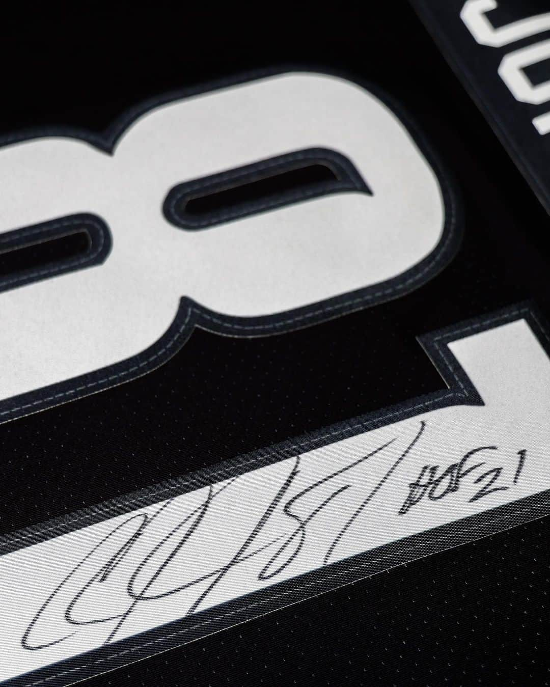 カルビン・ジョンソンさんのインスタグラム写真 - (カルビン・ジョンソンInstagram)「Here is your chance to own a limited edition Primitiv #81 jersey hand-signed by 2021 Pro Foodtall Hall of Fame member, Calvin Johnson Jr.  Previously only available during meet-and-greet appearances throughout Michigan, only 100 of these jerseys were made and supplies are very limited. 🔗👉🏾 Bio. 📷: @fatherpetemisty . . . . #primitivgroup #elevatedwellness #81 #CalvinJohnsonJr #LimitedEdition #GOAT」5月15日 21時42分 - megatron