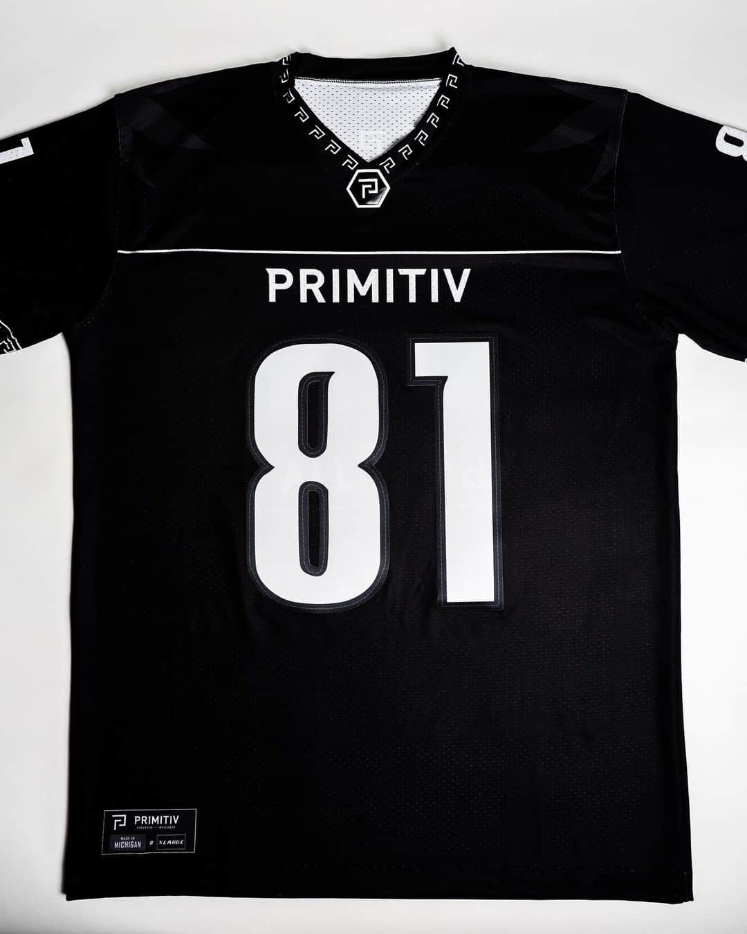 カルビン・ジョンソンのインスタグラム：「Here is your chance to own a limited edition Primitiv #81 jersey hand-signed by 2021 Pro Foodtall Hall of Fame member, Calvin Johnson Jr.  Previously only available during meet-and-greet appearances throughout Michigan, only 100 of these jerseys were made and supplies are very limited. 🔗👉🏾 Bio. 📷: @fatherpetemisty . . . . #primitivgroup #elevatedwellness #81 #CalvinJohnsonJr #LimitedEdition #GOAT」