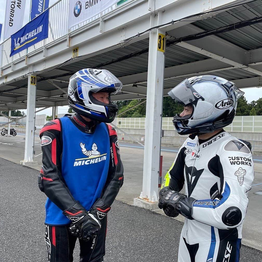 原田哲也さんのインスタグラム写真 - (原田哲也Instagram)「BMW Motorrad Clrcuit Experience in 袖ヶ浦でミシュランスペシャルプログラム！ 参加された皆様ありがとうございました。 #araihelmet #michelinmotorcycle #dainese #bmwmotorrad #袖ヶ浦フォレストレースウェイ」5月15日 21時50分 - tetsuya_harada31