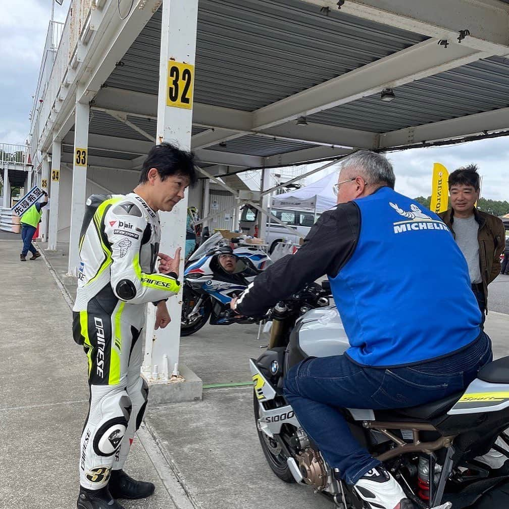 原田哲也さんのインスタグラム写真 - (原田哲也Instagram)「BMW Motorrad Clrcuit Experience in 袖ヶ浦でミシュランスペシャルプログラム！ 参加された皆様ありがとうございました。 #araihelmet #michelinmotorcycle #dainese #bmwmotorrad #袖ヶ浦フォレストレースウェイ」5月15日 21時50分 - tetsuya_harada31