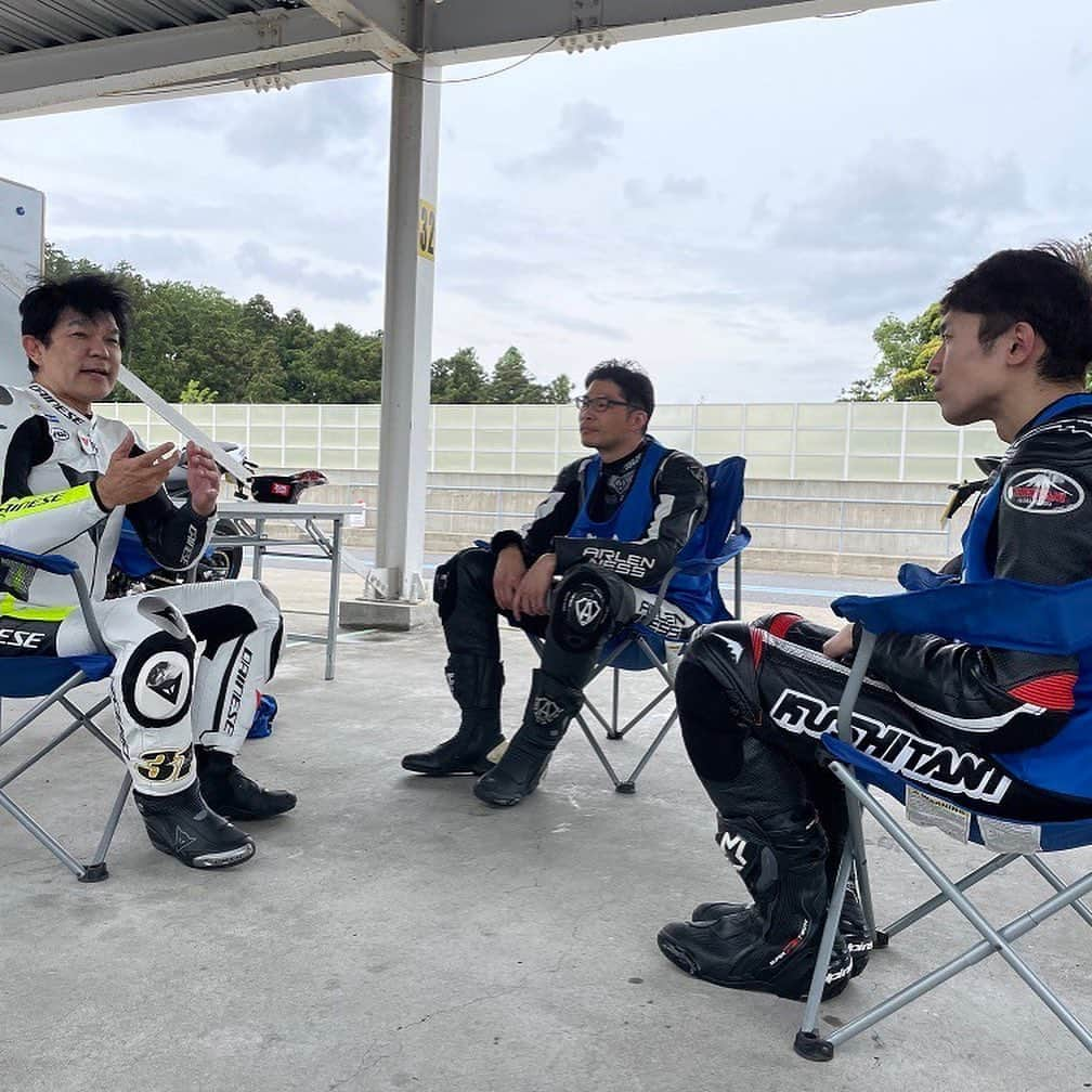 原田哲也さんのインスタグラム写真 - (原田哲也Instagram)「BMW Motorrad Clrcuit Experience in 袖ヶ浦でミシュランスペシャルプログラム！ 参加された皆様ありがとうございました。 #araihelmet #michelinmotorcycle #dainese #bmwmotorrad #袖ヶ浦フォレストレースウェイ」5月15日 21時50分 - tetsuya_harada31