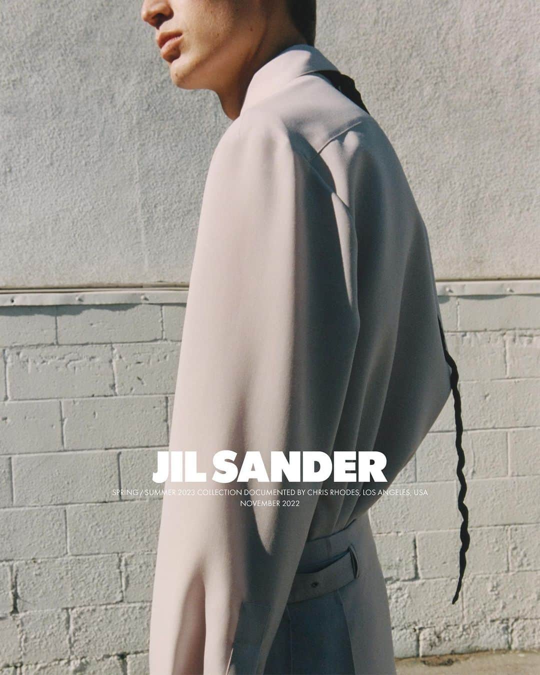 ジルサンダーのインスタグラム：「#JILSANDER  Spring/Summer 2023 campaign documented by Chris Rhodes, Los Angeles, USA November 2022 @chris.rhodes  Now available online and in selected stores #JilSanderbyLucieandLukeMeier」