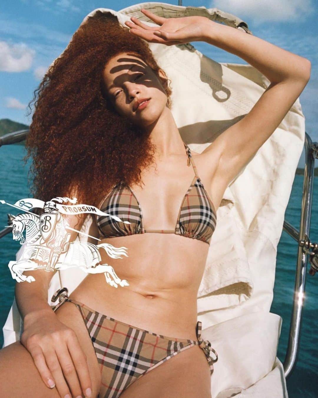 安田直美のインスタグラム：「@Burberry Summer 2023 by #daniellee 💙  photographed and directed by @TyroneLebon @tiannast.louis @sophiegumis @candace.ashleyyy @alexschlab @angelinakendall_ @tesscarter #matheusmezquita  Styling #Jamescampell #francescadyke  Hair by @ShioriTakahashi  Makeup by #KanakoTakase  Manicure by @NaomiNailsNYC  Set design @frau.juliawagner  Casting by @bitton @EstablishmentNY  Production @selectservices   #Burberry」