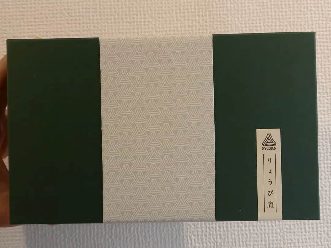 宇野けんたろうさんのインスタグラム写真 - (宇野けんたろうInstagram)「秋田県.大館市  「りょうび庵」  宇野けんたろう作  98％は職人さんの協力。  最高級の曲げわっぱ。  むちゃくちゃ高級品。  これでうまい弁当が  食べれます。  ありがとうございます！  #山田敬藏記念ロードレース大会  #秋田県 #大館  #曲げわっぱ  #曲げわっぱ弁当」5月15日 22時14分 - unokentarorun