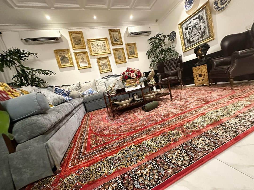 Ivan Gunawanさんのインスタグラム写真 - (Ivan GunawanInstagram)「. Transform your space with the cozy elegance of carpet, adding warmth and style to every step and make sure that is from @farahcarpetsofficial just like my cozy living room inside my house, it's so pretty, isnt it ?  #ivangunawan #decorations #carpet #farahcarpets」5月15日 22時09分 - ivan_gunawan