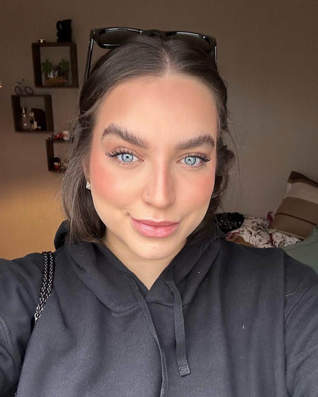 Bruna Unzuetaのインスタグラム：「Selfie só pra não perder o costume 💁🏻‍♀️」