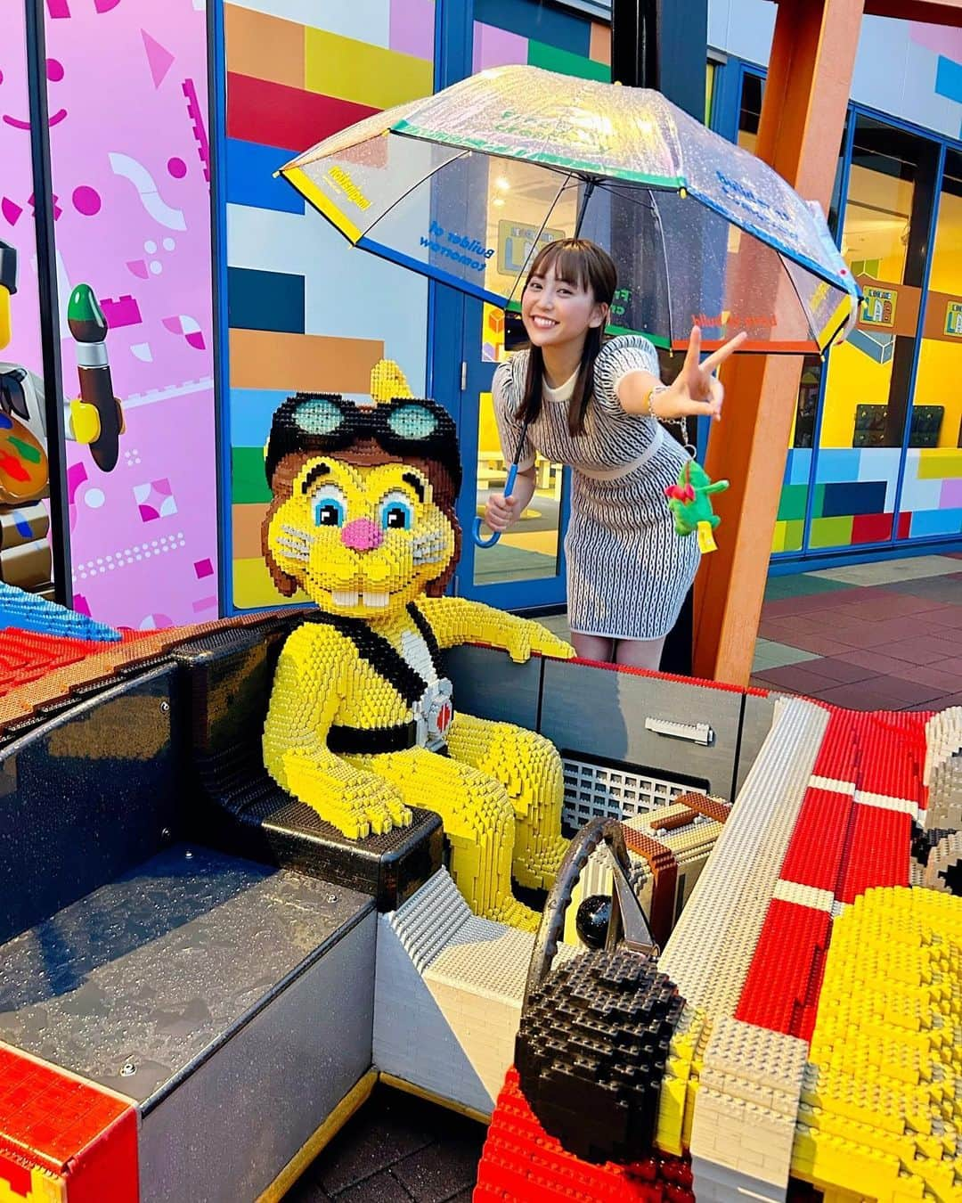 倉中るなさんのインスタグラム写真 - (倉中るなInstagram)「初 ! LEGOLAND ❤️💛💚💙🎡🏰🛵🦖  プライマリ・ケア学会の懇親会で初めてレゴランドへ‼︎ カラフルで可愛い〜空間に、もう大興奮でした。🥹🫰🏻幸  レゴブロックの形をしたバーガーも美味しかった〜🍔名古屋の皆さんファミリーでぜひ行ってみてくださいっ。  最後はお久しぶりのテレビ塔で...! ありがとう〜なごや♡  #LEGO#LEGOLAND #legolandjapan#Nagoya #オーリー#レゴランド#名古屋#名古屋 #名古屋観光#テレビ塔」5月15日 22時14分 - runa_kuranaka