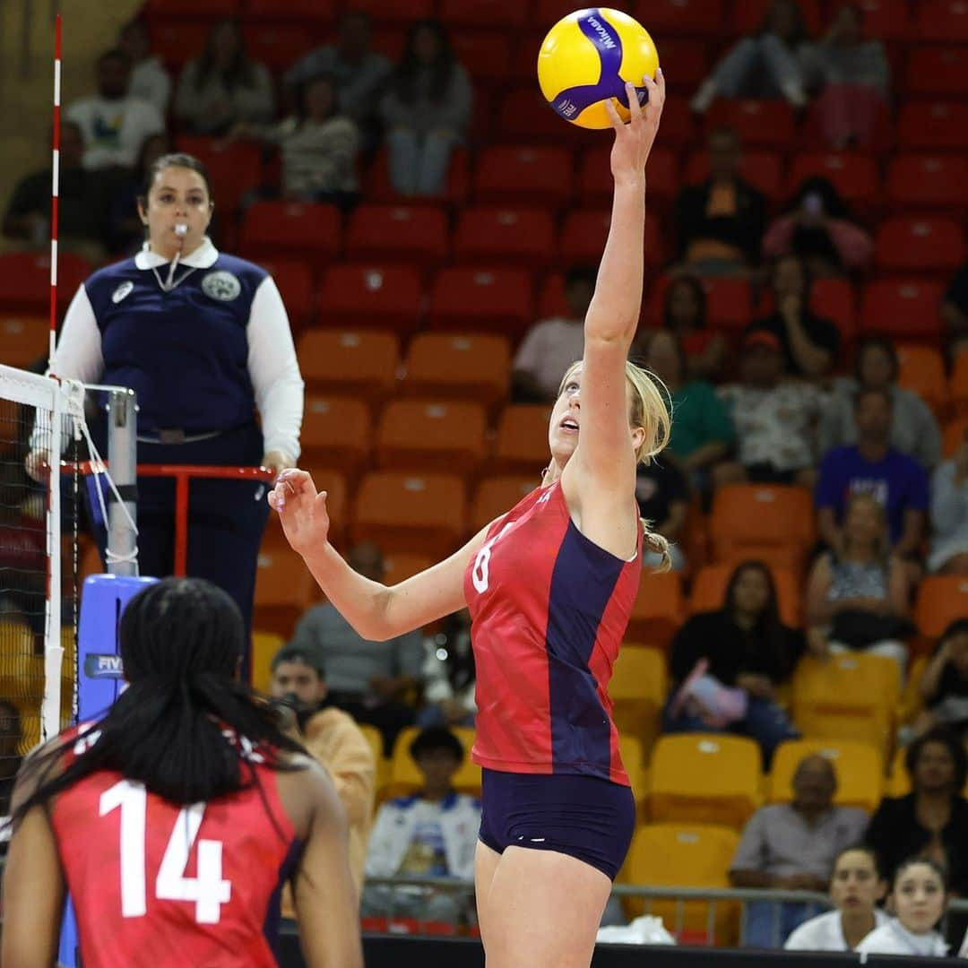 USA Volleyballさんのインスタグラム写真 - (USA VolleyballInstagram)「Blaire Bayless was named tournament MVP tonight after the U.S. Girls U19 National Team swept Mexico to win Pan American Cup gold. Lizzy Andrew earned the Best Blocker award, and Ava Falduto was named Best Receiver.   Congrats! Story and stats: 🔗 in bio.」5月15日 13時27分 - usavolleyball