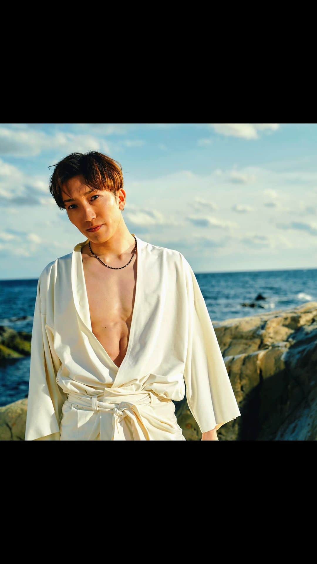 航のインスタグラム：「手にした盃 let go  #ZANPA #リール #リール動画 #reelsinstagram #reels #reel」