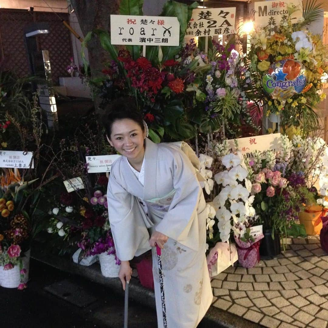 安藤成子さんのインスタグラム写真 - (安藤成子Instagram)「楚々の思い出  kai君が大好きだった楚々❣️ 楚々に行くといつもルンルンで俺の店感出してたな  天内さんと楚々が大好きなKai君  レセプションには入りきらないほどの人が来てくれて、お祝いの花は店の半分以上埋め尽くすくらい来ました😭  この物件に一目惚れして契約決まった時は嬉しすぎた  #楚々 #楚々thezen」5月15日 13時33分 - seikoando