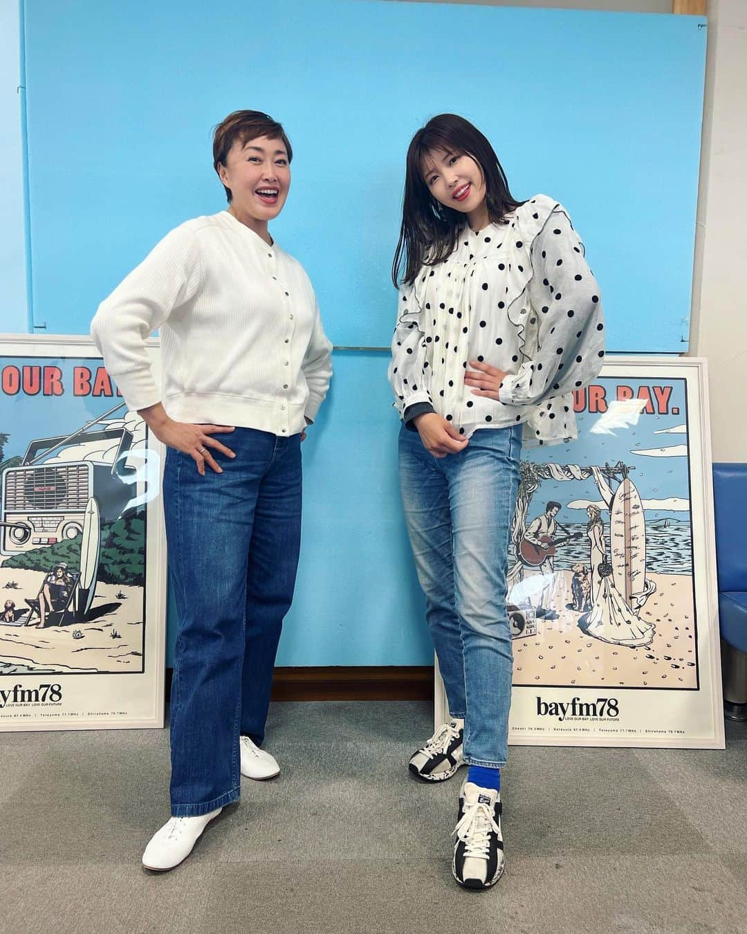 中村愛さんのインスタグラム写真 - (中村愛Instagram)「👖♡ ・ ・ ・ ギリギリお揃いってことで良きですか？ #ジーパン女子 ❌ 白🤍  帆足さんとは お揃いのときだけ 写真を撮るという ルーティン⭕️😄✌️  また撮れますように\( *´ω`* )/  あ、撮影は昔から知ってるADチェリズミくん📷 #bayfm」5月15日 13時35分 - nakamuramura_ai