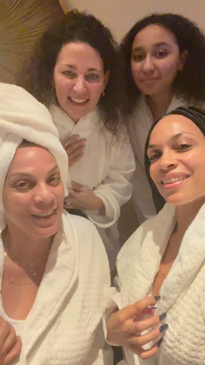 ロザリオ・ドーソンのインスタグラム：「🤍」