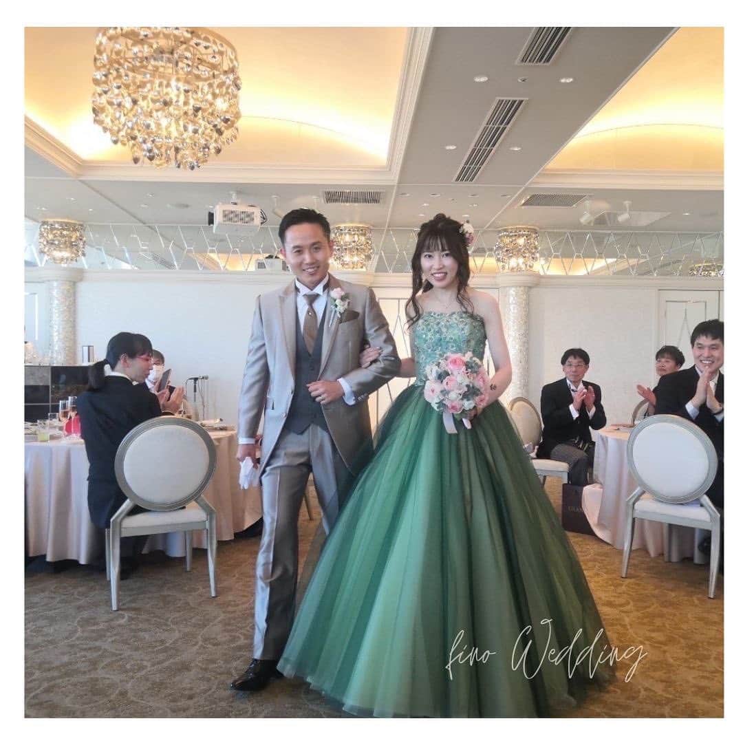 fino_wedding【フィーノ公式】さんのインスタグラム写真 - (fino_wedding【フィーノ公式】Instagram)「【卒花嫁レポート】  お気に入りのドレスで  @grandair_official   🤍ウエディングドレスは上質のシルク素材でラインもシルエットも美しい桂由美デザインのウエディングドレスを。 モストフォーマルらしいお二人のコーディネートでした。  💚カラードレスは人気のイサムモリタのグリーングラデーションのドレスを。 会場とのバランスも良く、とってもお似合いでした。  おめでとうございます㊗️  #卒花嫁レポ  #グリーンカラー  #グラデーションカラー  #カラードレス  #ウエディングドレス  #ウエディングヘア  #桂由美ドレス  #イサムモリタ  #静岡花嫁  #静岡卒花嫁  #人気ドレス  #ブライダルヘアメイク  #お洒落花嫁 #結婚式 #シルクドレス  #デザイナーズ  #上質ウエディング  #ウォーキング  #花嫁diy  #葵花嫁 #ブライダルブーケ  #タキシード  #制服  #新郎新婦」5月22日 20時15分 - fino_wedding