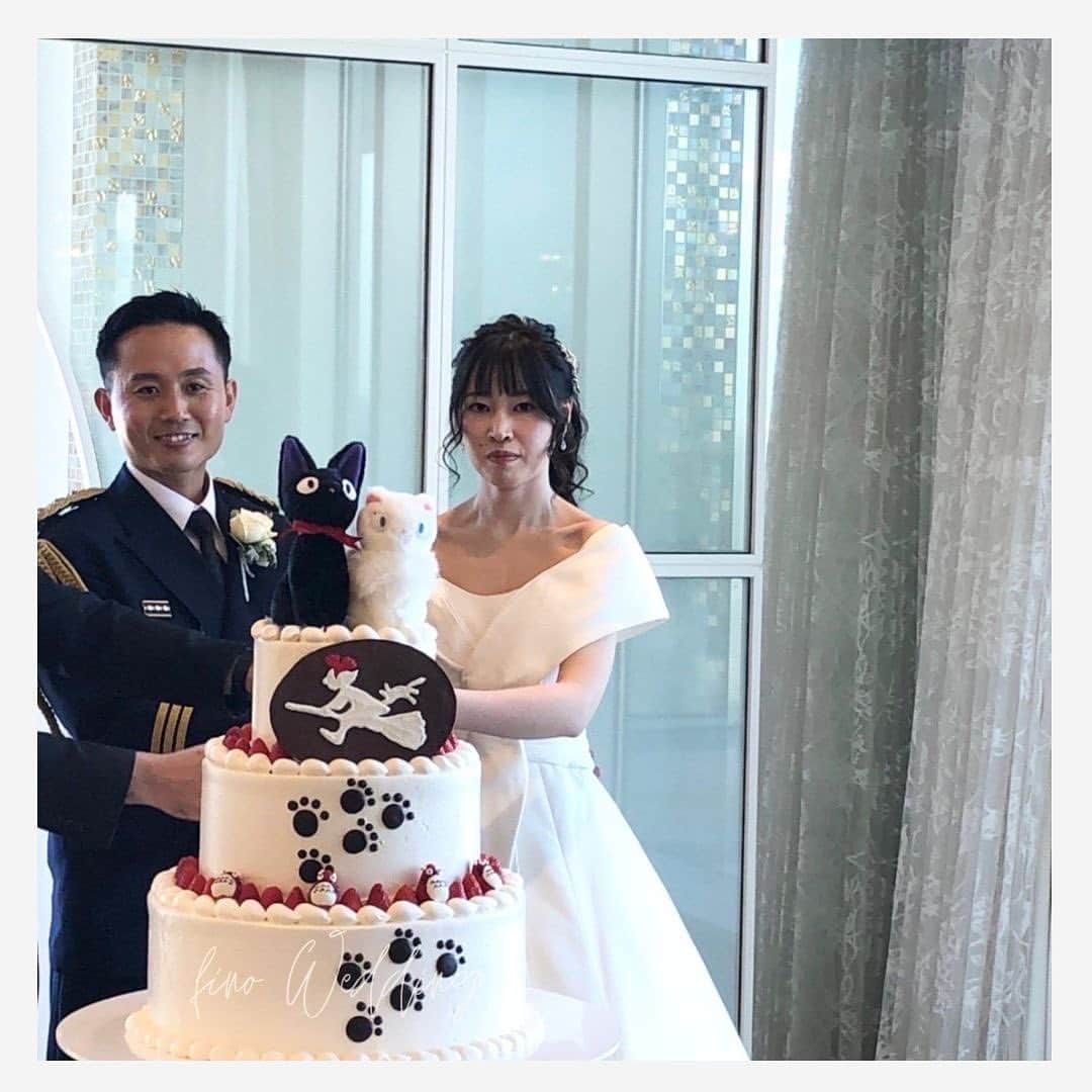 fino_wedding【フィーノ公式】さんのインスタグラム写真 - (fino_wedding【フィーノ公式】Instagram)「【卒花嫁レポート】  お気に入りのドレスで  @grandair_official   🤍ウエディングドレスは上質のシルク素材でラインもシルエットも美しい桂由美デザインのウエディングドレスを。 モストフォーマルらしいお二人のコーディネートでした。  💚カラードレスは人気のイサムモリタのグリーングラデーションのドレスを。 会場とのバランスも良く、とってもお似合いでした。  おめでとうございます㊗️  #卒花嫁レポ  #グリーンカラー  #グラデーションカラー  #カラードレス  #ウエディングドレス  #ウエディングヘア  #桂由美ドレス  #イサムモリタ  #静岡花嫁  #静岡卒花嫁  #人気ドレス  #ブライダルヘアメイク  #お洒落花嫁 #結婚式 #シルクドレス  #デザイナーズ  #上質ウエディング  #ウォーキング  #花嫁diy  #葵花嫁 #ブライダルブーケ  #タキシード  #制服  #新郎新婦」5月22日 20時15分 - fino_wedding