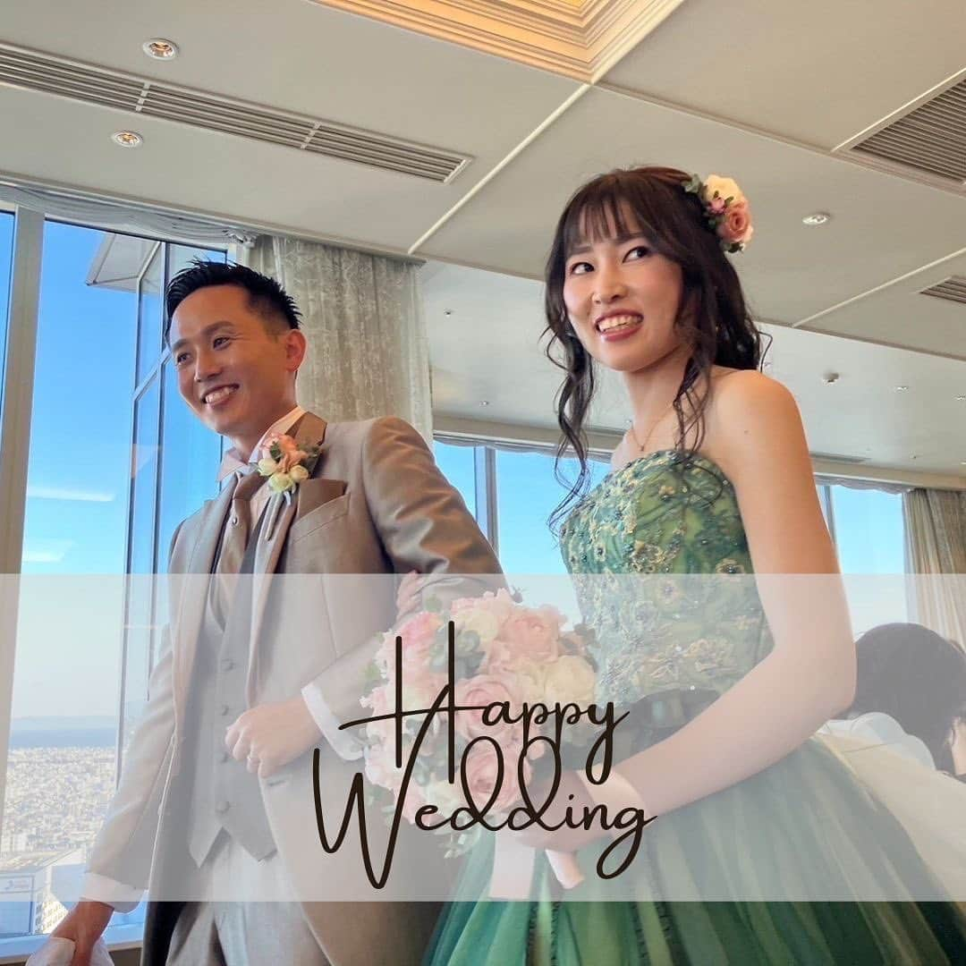 fino_wedding【フィーノ公式】さんのインスタグラム写真 - (fino_wedding【フィーノ公式】Instagram)「【卒花嫁レポート】  お気に入りのドレスで  @grandair_official   🤍ウエディングドレスは上質のシルク素材でラインもシルエットも美しい桂由美デザインのウエディングドレスを。 モストフォーマルらしいお二人のコーディネートでした。  💚カラードレスは人気のイサムモリタのグリーングラデーションのドレスを。 会場とのバランスも良く、とってもお似合いでした。  おめでとうございます㊗️  #卒花嫁レポ  #グリーンカラー  #グラデーションカラー  #カラードレス  #ウエディングドレス  #ウエディングヘア  #桂由美ドレス  #イサムモリタ  #静岡花嫁  #静岡卒花嫁  #人気ドレス  #ブライダルヘアメイク  #お洒落花嫁 #結婚式 #シルクドレス  #デザイナーズ  #上質ウエディング  #ウォーキング  #花嫁diy  #葵花嫁 #ブライダルブーケ  #タキシード  #制服  #新郎新婦」5月22日 20時15分 - fino_wedding