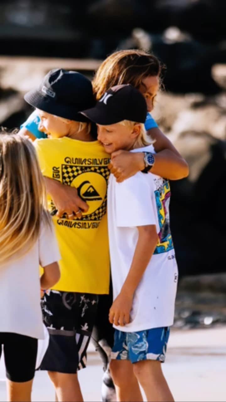 サリー・フィッツギボンズのインスタグラム：「What a week it’s been @boostaus @wsl #GoldCoastPro Waves of love, stoke and energy rolling through the week and the community. An amazing opportunity to connect to all the things I love 🙏🏼 Huge Congrats @_indiarobinson so special to share in your epic winning moment 👏🏼🔥 ————— Powered by my team @boostaus @gwmaustralia @breitling @all.pacific @almondbreeze @tandcsurf @gpangsurf @fcs_surf @devikaworld @bestsheds @harveynormanau @axxeclassic」