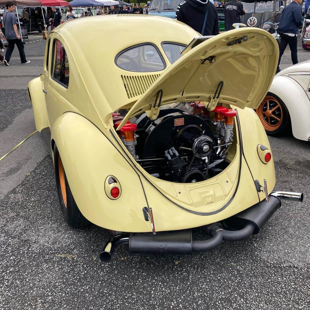 田中和のインスタグラム：「35th. Street Car Nationals 年一回の大切な場所、楽しませて頂きました。お相手下さった皆々様ありがとうございました❗️ 素敵な車たちとも逢えましたが、特にEF前期LHD、とても素敵でした〜足元のELITEロゴが平行に揃っていてとてもジェントルメンでした。 #mooneyes  #streetcarnationals2023」
