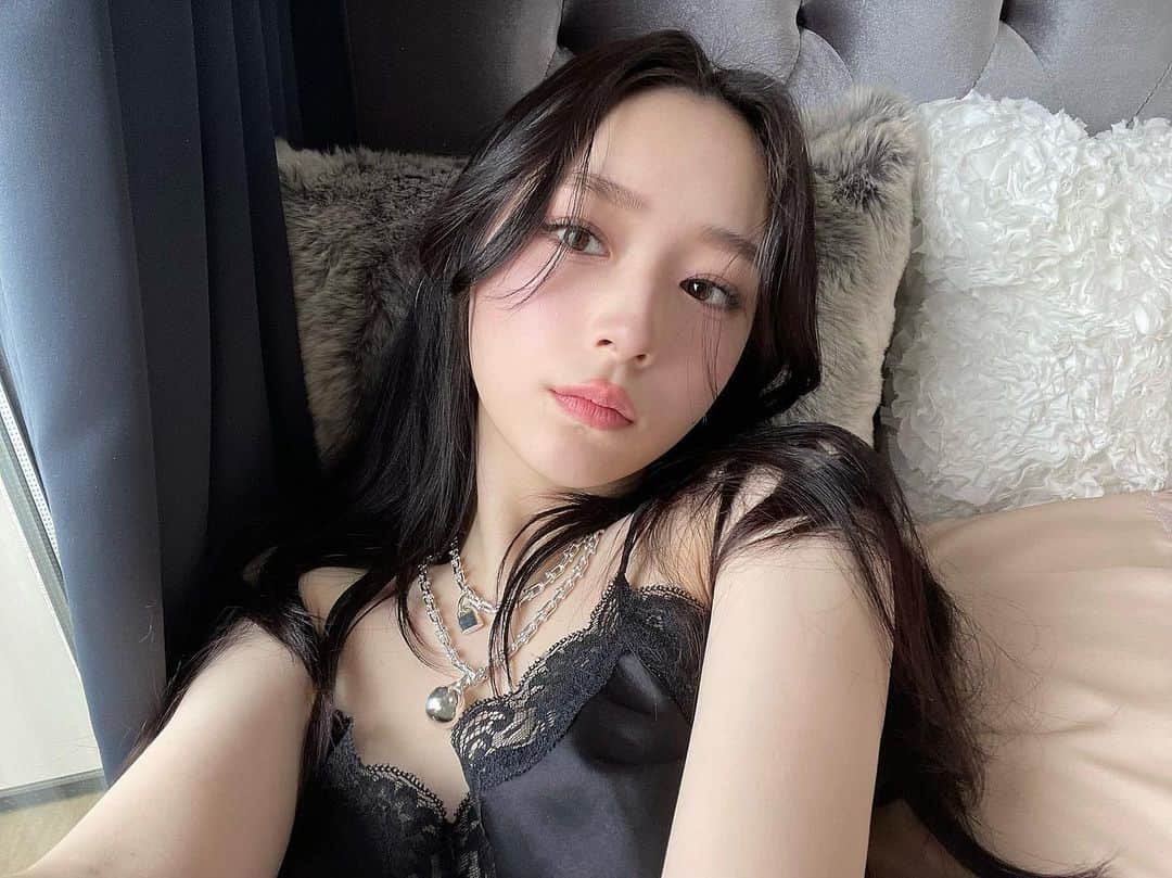 のインスタグラム：「I know you’re still crazy for me this May😘🫶🏻」