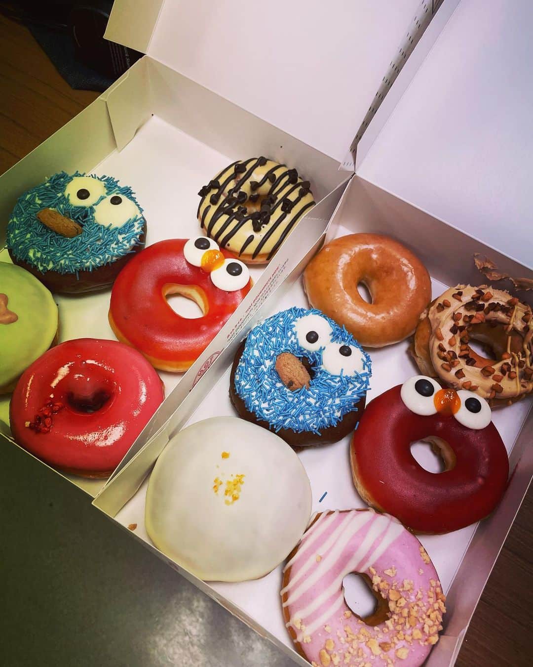 小林由佳さんのインスタグラム写真 - (小林由佳Instagram)「Which donut did I choose? 🍩🤍 #ドーナツ #かわいい #カラフル #美味しい #ありがとうございます」5月15日 14時29分 - ykp_qkb