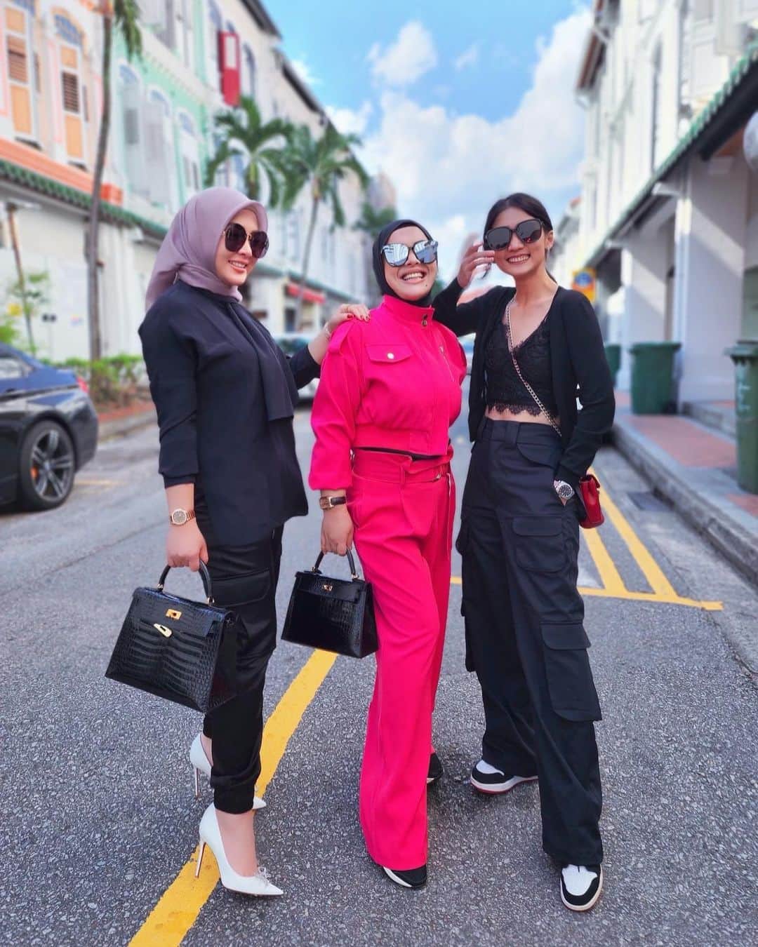 Syahriniのインスタグラム：「•  ~ Eating & Laughing ~  _____________________ ~𝓢𝓨𝓡~ ____________________  #PrincesSyahrini #Singapore_May2023」